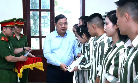 Mọi phạm nhân đều có cơ hội đặc xá như nhau