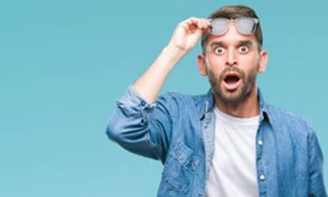 Chuyện gì đây: Doanh nghiệp “trắng" doanh thu nhiều quý, cổ phiếu vẫn tím trần 8 phiên liên tiếp
