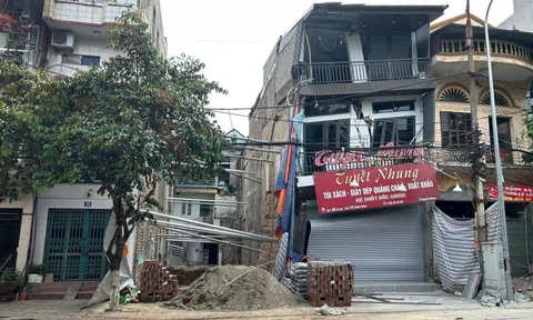 Đào móng khiến nhà hàng xóm nứt toác, nguy cơ sập đổ
