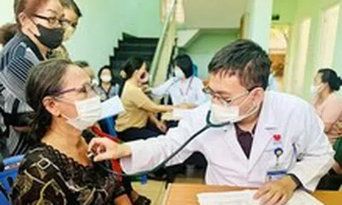 Chạy đua cho chiến dịch khám sức khỏe bao phủ toàn dân