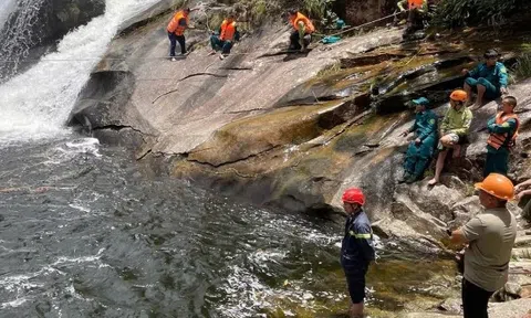 Nữ du khách mất tích sau khi trượt chân ngã xuống suối ở Lào Cai