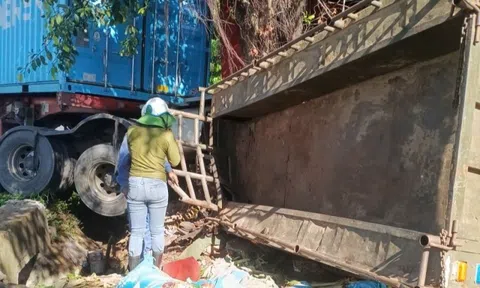 Xe đầu kéo va chạm công nông, nhiều người thương vong
