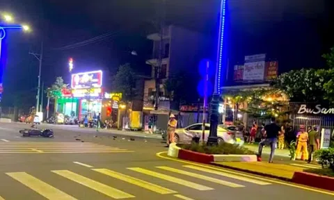 Nam thanh niên đi xe máy tốc độ cao, tông vào ôtô tử vong
