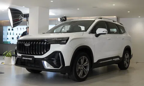 Cận cảnh Geely Okavango - SUV 7 chỗ giá từ 739 triệu đồng mới ra mắt