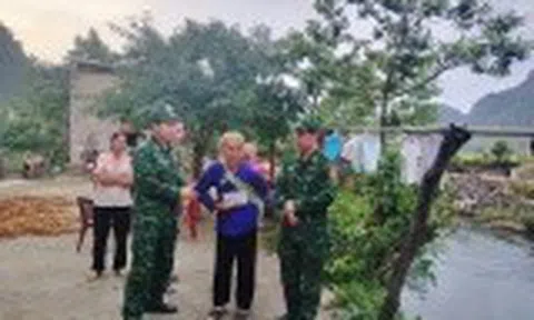 Đồn Biên phòng Ngọc Côn cứu hộ công dân gặp nạn trên sông Quây Sơn