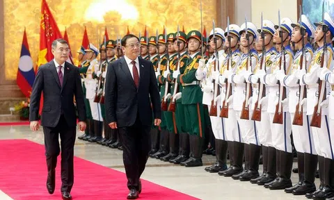 Thủ tướng Lê Minh Hưng chủ trì Lễ đón Thủ tướng Lào thăm chính thức Việt Nam