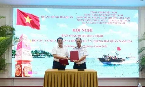 Agribank trao tặng xuồng CQ-01, đồng hành Quân chủng Hải quân thực hiện nhiệm vụ bảo vệ chủ quyền biển đảo của Tổ quốc