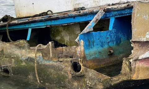 Những con tàu bạc tỷ nằm 'dầm mưa dãi nắng' ở Lý Sơn