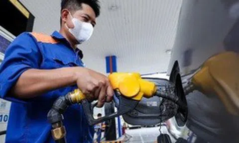 Giá xăng dầu đồng loạt giảm, xăng E10 tiếp tục rẻ hơn