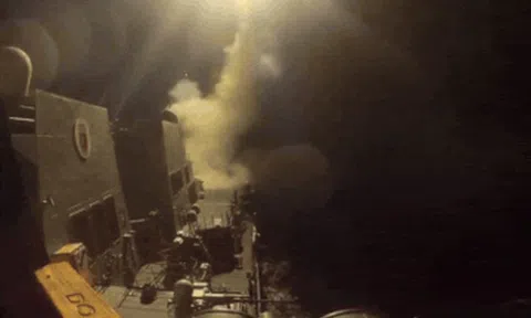 Tình hình Trung Đông: Washington phóng tên lửa Tomahawk vào Iran, Tehran nhắm mục tiêu vào căn cứ Mỹ