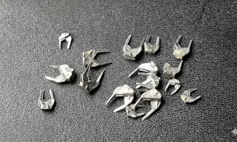 Tài xế bị phạt 3 triệu đồng vì để mạt sắt rơi vãi khiến nhiều xe thủng lốp