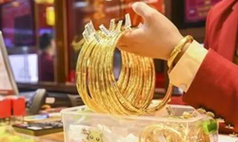 Một tuần giá vàng biến động dữ dội
