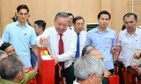 Tặng quà cho hơn 1,56 triệu người có công dịp 79 năm ngày Thương binh-Liệt sỹ