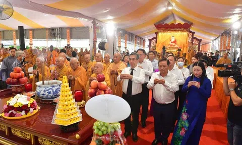 Tp.HCM tưởng niệm anh linh liệt sĩ, đồng bào yêu nước tại Công viên Lê Thị Riêng