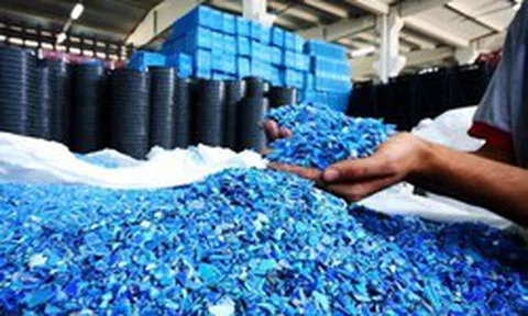 Công ty đầu ngành nhựa triệu tập họp bất thường sau khi thành viên HĐQT bị khởi tố