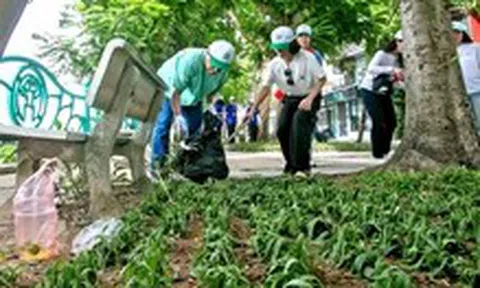 Hồ Tây đang chịu nhiều áp lực từ đô thị hóa