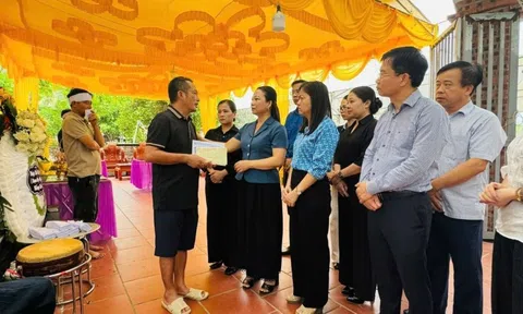 Lãnh đạo Bắc Ninh thăm hỏi gia đình nạn nhân trọng án 4 người tử vong