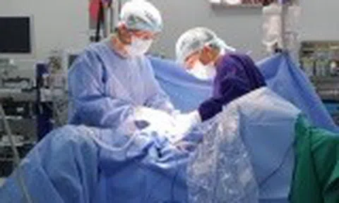 Bị ung thư xâm lấn bàng quang, người đàn ông 61 tuổi thoát cửa tử nhờ chiến lược điều trị khác thường