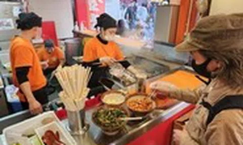 Người Việt 'giữ lửa' bếp Nhật