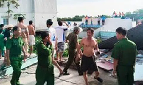 Sạt lở nghiêm trọng, 3 căn nhà ở An Giang bị trôi xuống sông
