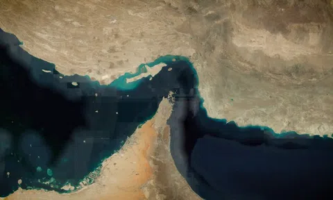 1.150 tàu chờ vượt Eo biển Hormuz và “trật tự hàng hải mới”