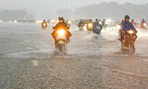 Mưa lớn chấm dứt nắng nóng 40°C ở Bắc Bộ