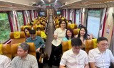 Chuyến tàu đầu tiên đưa các bác sỹ Bệnh viện Bạch Mai về cơ sở Ninh Bình làm việc