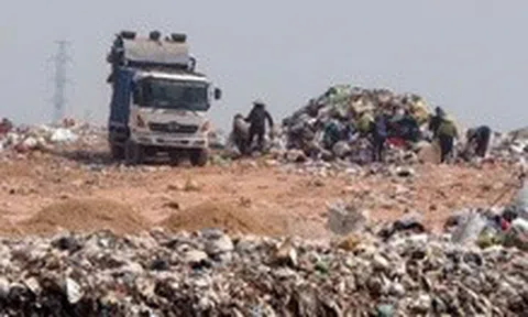 Doanh nghiệp 'dọa' đóng cửa bãi rác, tỉnh họp khẩn ngày chủ nhật