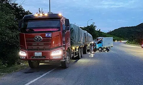 Tai nạn giữa xe tải và xe đầu kéo ở Hà Tĩnh khiến một người tử vong