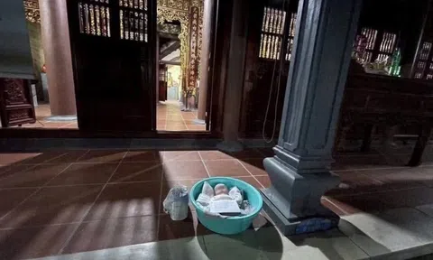 Bé trai 2 tháng tuổi bị bỏ rơi trước cửa chùa