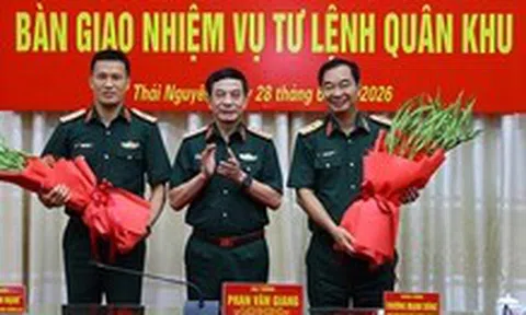 Thiếu tướng Trần Xuân Mạnh tiếp nhận nhiệm vụ Tư lệnh Quân khu 1