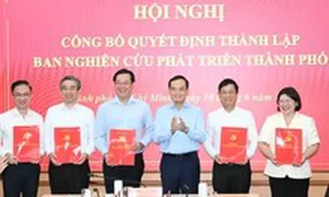 Công bố quyết định thành lập Ban Nghiên cứu phát triển TP.HCM