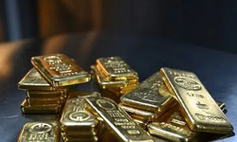 Giá vàng về sát mốc quan trọng, nhà đầu tư “nín thở”, quỹ lớn nhất thế giới cũng “nằm im”