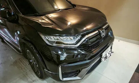 Xác minh tài xế ôtô lao lên vỉa hè tông 2 người, rời khỏi hiện trường