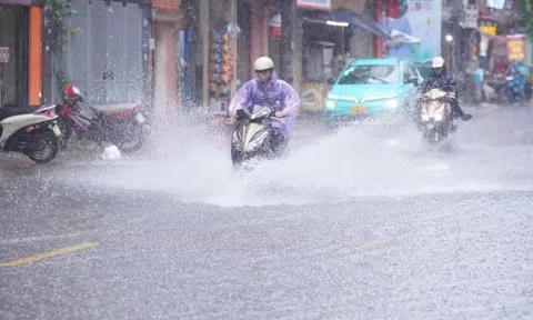 Chuyên gia nhận định thời điểm mưa giảm dần ở miền Bắc và miền Nam