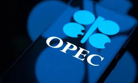 Giá dầu giảm khi OPEC+ tăng nguồn cung, Mỹ - Iran nối lại đàm phán