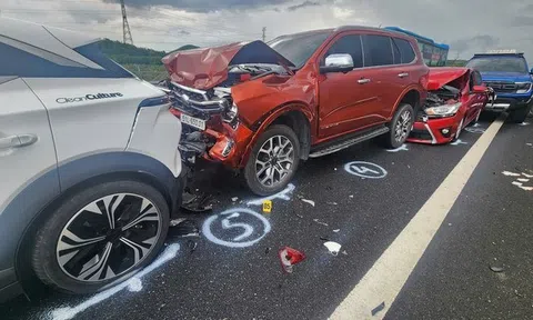 2 tai nạn, 11 ôtô hư hỏng do lỗi duy trì khoảng cách trên cao tốc