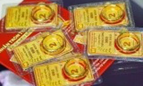 Giá vàng hôm nay (31/8): Vàng vừa lập đỉnh đã lao dốc, áp lực giảm còn lớn