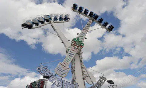 Cô gái Australia rơi khỏi xích đu ở độ cao 30 m