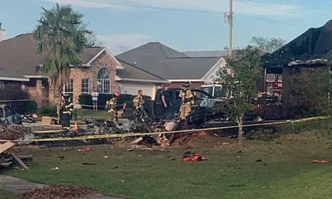 Máy bay hải quân Mỹ lao xuống đất khiến 2 phi công thiệt mạng