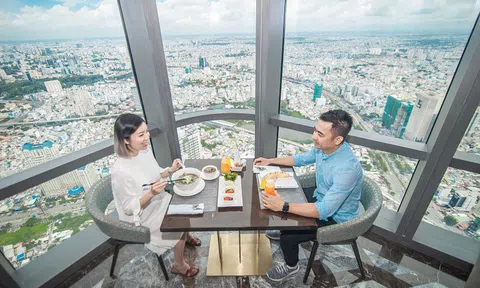 Trải nghiệm khó quên tại khách sạn cao nhất Đông Nam Á của admin “Nghiện nhà” Hà Linh