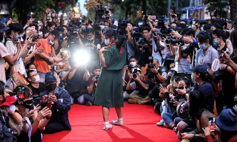 Người biểu tình phản đối việc chi tiêu của hoàng gia Thái Lan