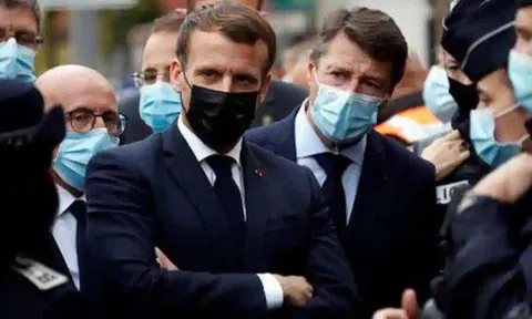 Tổng thống Macron lên tiếng về vụ phụ nữ bị chặt đầu ở Pháp