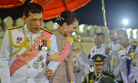 Vua Thái tăng cường tiếp xúc nhân dân giữa làn sóng biểu tình