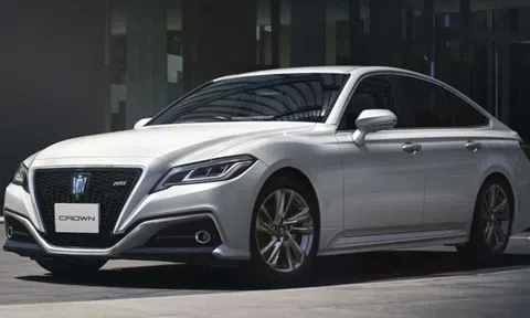 Toyota Crown 2021 có màn hình cảm ứng cỡ lớn, giá từ 47.000 USD