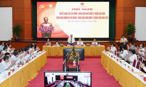 Thủ tướng dự Hội nghị sơ kết 6 tháng ngành tài chính