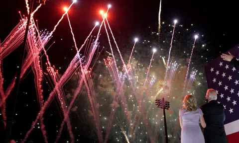 Dân Anh bác tin 'bắn pháo hoa mừng ông Biden chiến thắng'