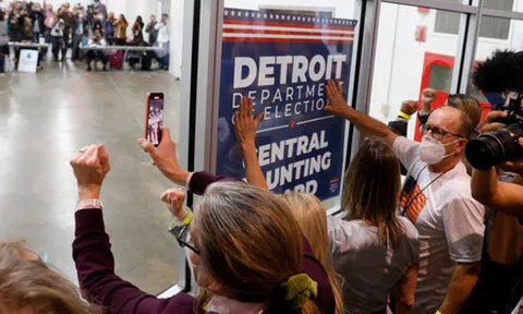 Lãnh đạo nhóm điều tra gian lận bầu cử Mỹ đột ngột từ chức