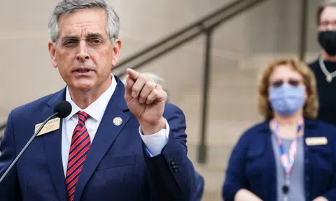 Người đứng sau quyết định kiểm phiếu lại bằng tay ở Georgia