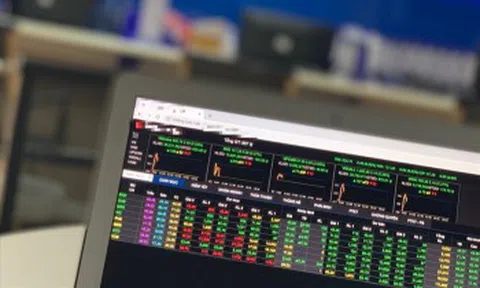 Các nhà băng toan tính gì khi chuyển sàn?